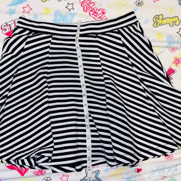 black and white striped skirt - Picture 2 of 5